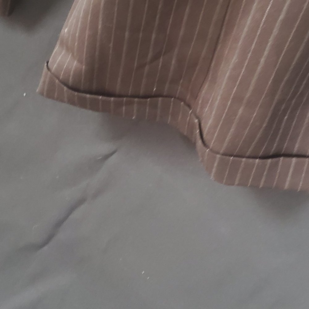 AUTHENIC TAHARI PINSTRIPED PANT SUIT - Picture 7 of 8